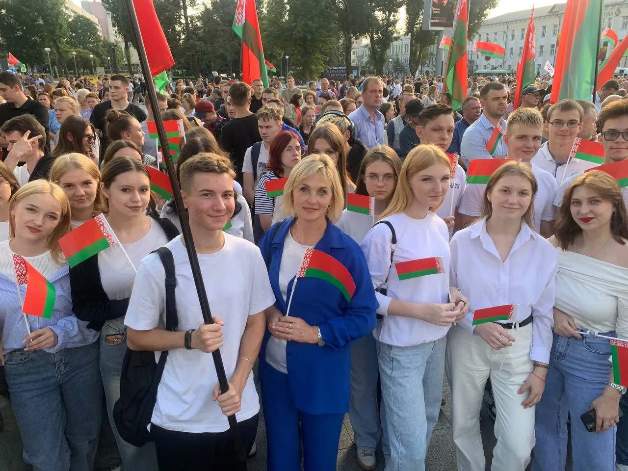 Учащиеся и сотрудники социально-гуманитарного колледжа приняли участие в патриотической акции «Беларусь, вперед!»