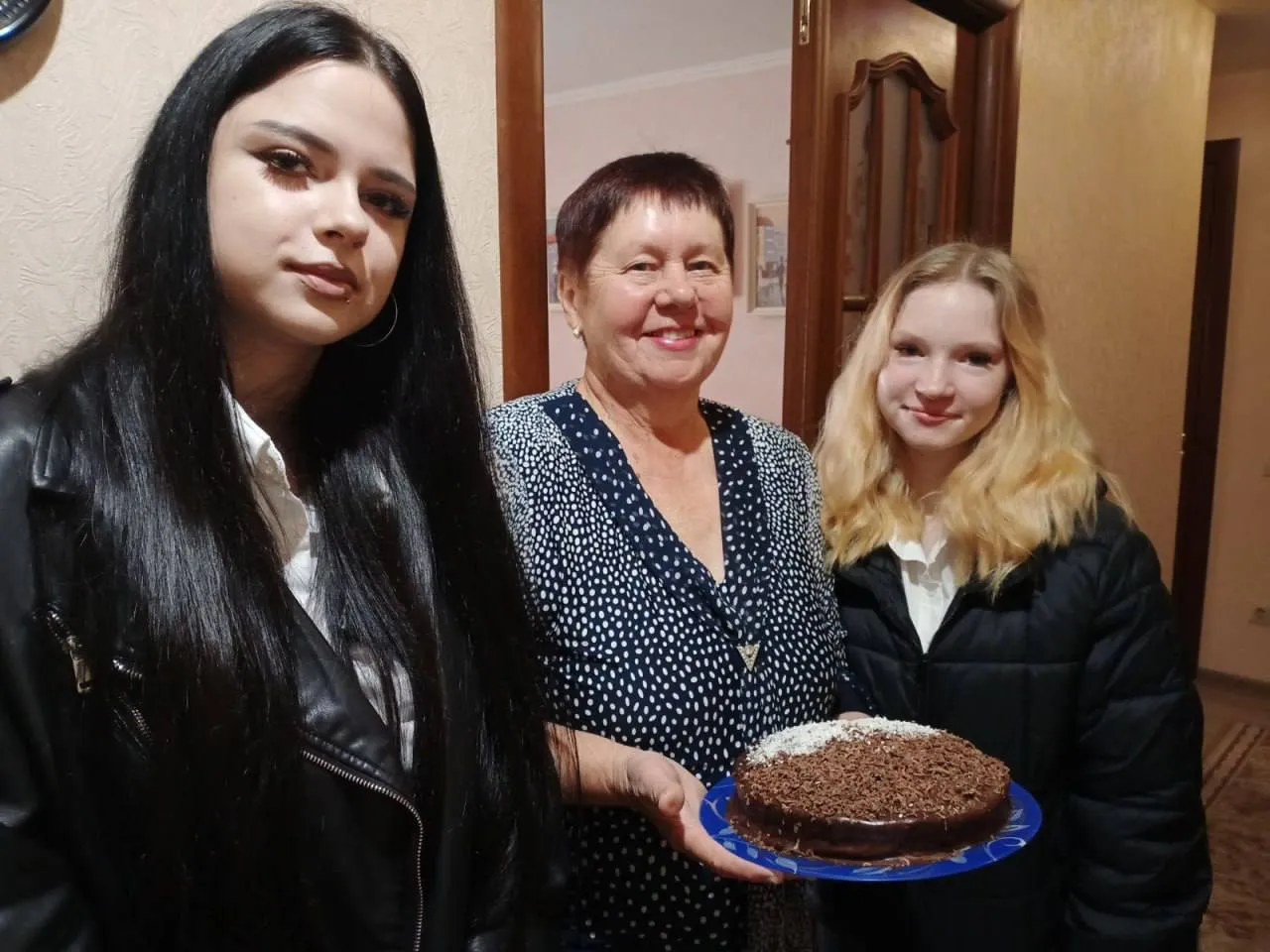 Тепло сердец – ветеранам: как СГК поздравил педагогов-наставников
